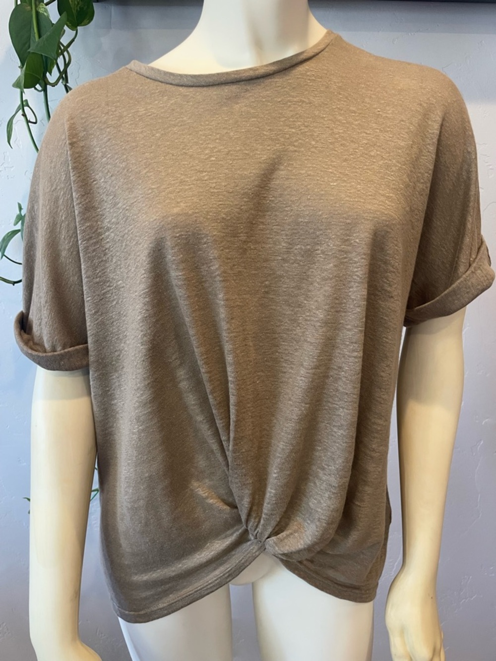 New BR 100% linen Twist-Front Short Sleeve Top in Olive/taupe size M retail $68
